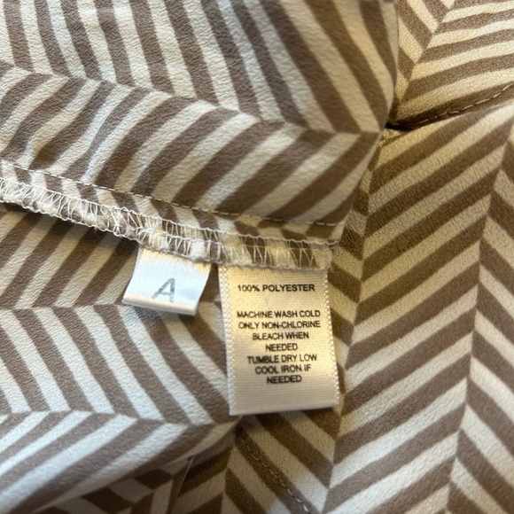 Ann Taylor LOFT Sleveless Blouse, Size XXSP - Picture 5 of 5